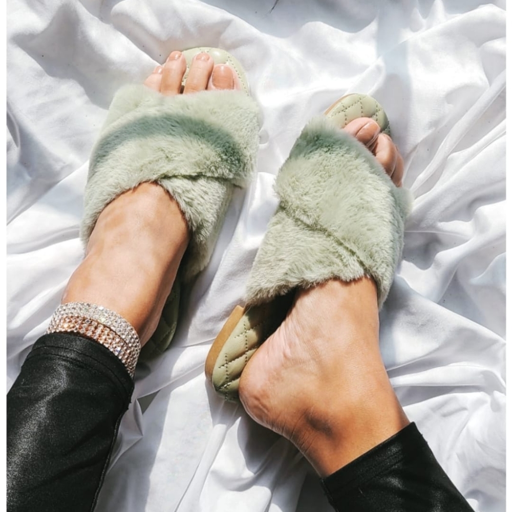 🚨LAST CHANCE// Mint fur slides - Picture 6 of 6